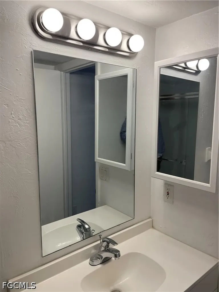 4906 Victoria Drive Cape Coral FL 33904