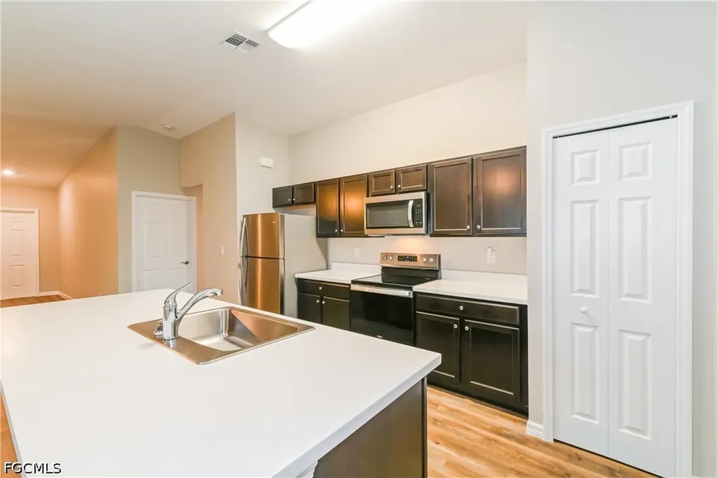 719 SW 13th Terrace Cape Coral FL 33991