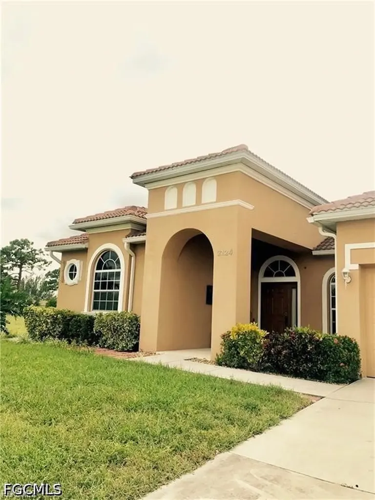 2124 Skyline Boulevard Cape Coral FL 33991