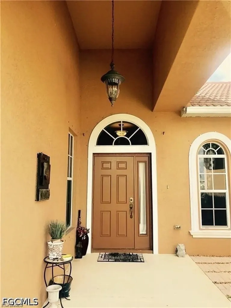 2124 Skyline Boulevard Cape Coral FL 33991