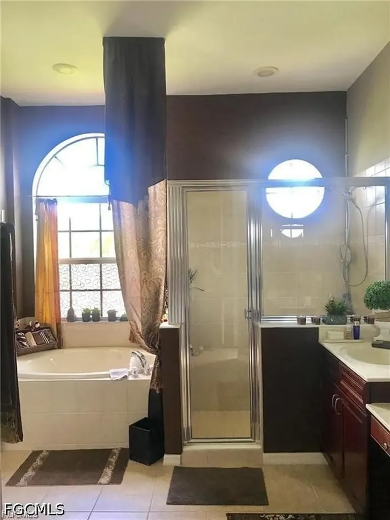 2124 Skyline Boulevard Cape Coral FL 33991