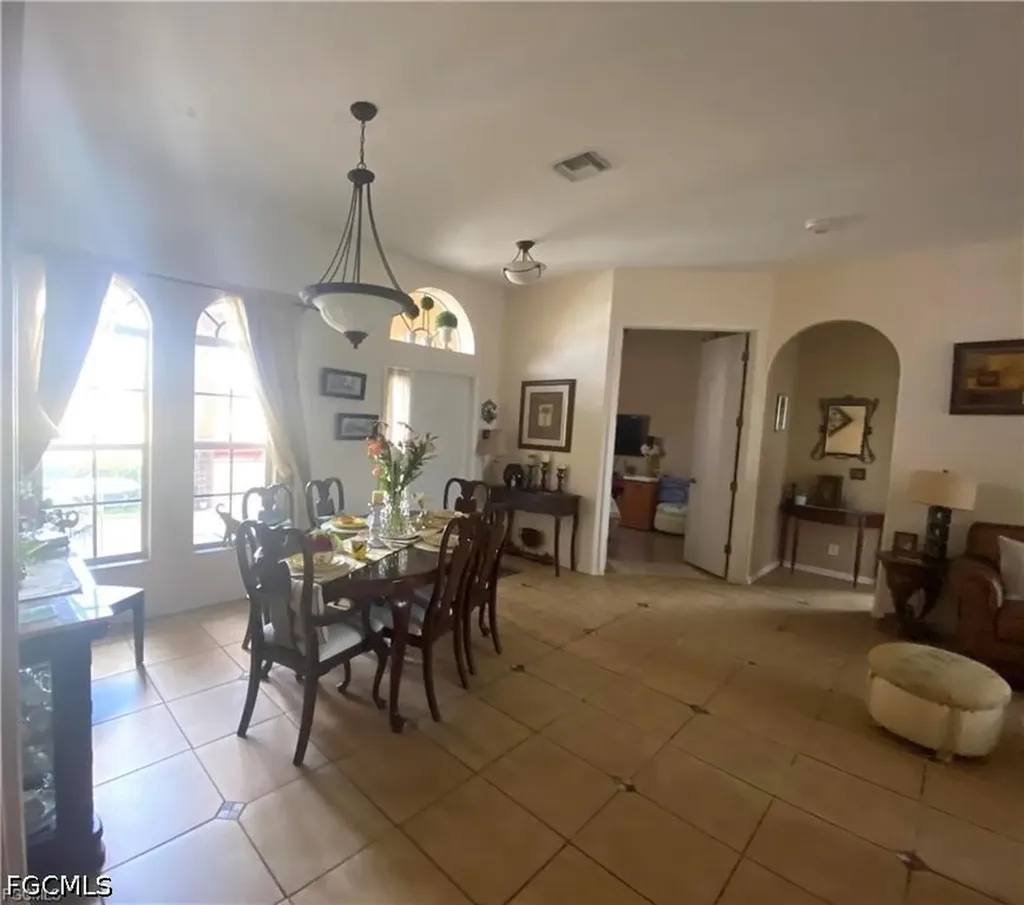 2124 Skyline Boulevard Cape Coral FL 33991