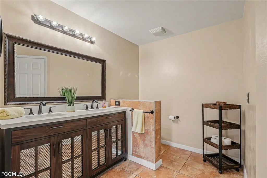 211 NW 26th Avenue Cape Coral FL 33993