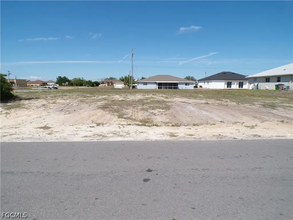 825 NE 15th Lane Cape Coral FL 33909