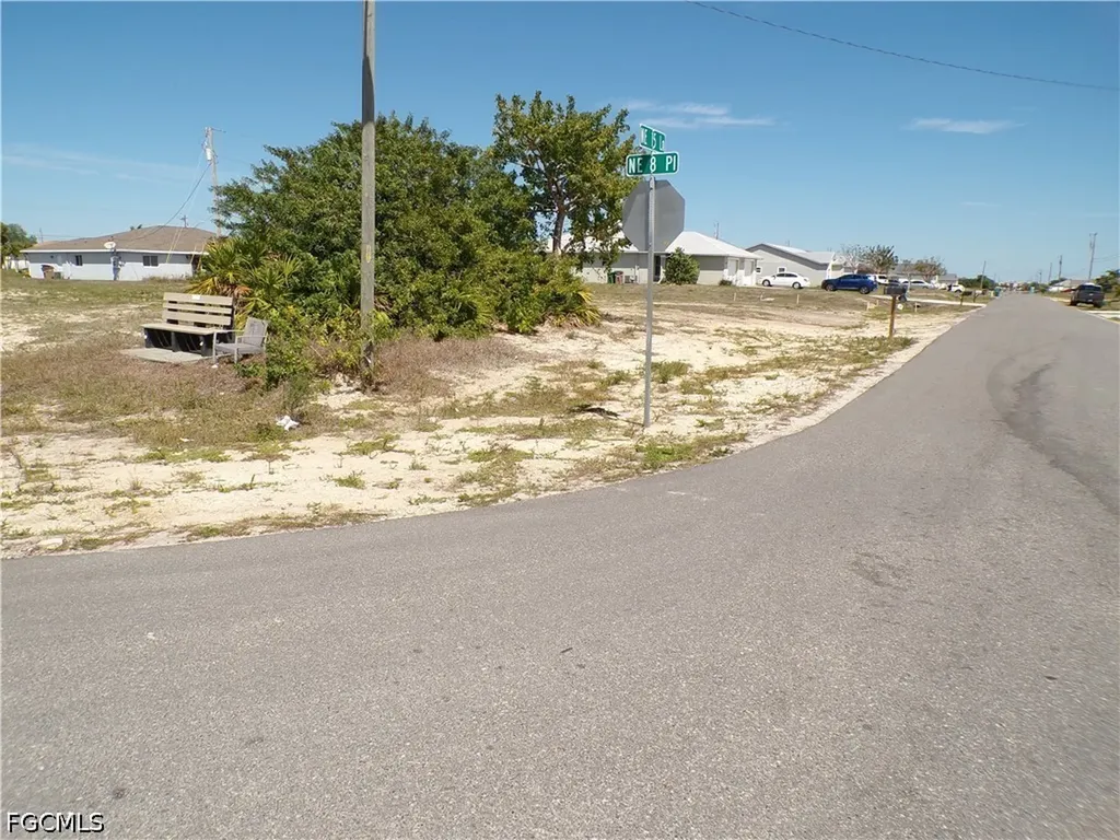 825 NE 15th Lane Cape Coral FL 33909