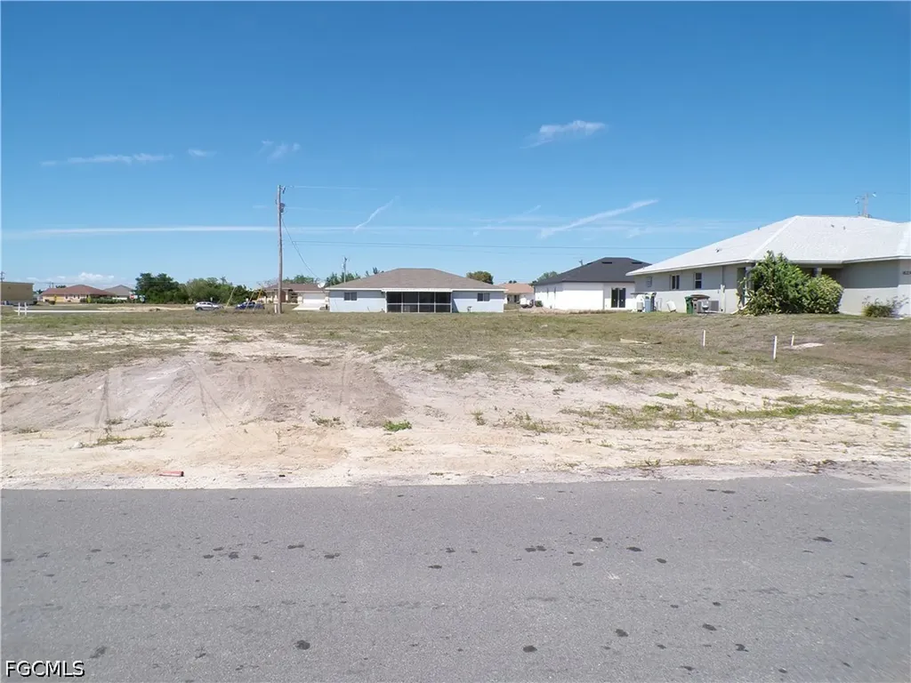 825 NE 15th Lane Cape Coral FL 33909