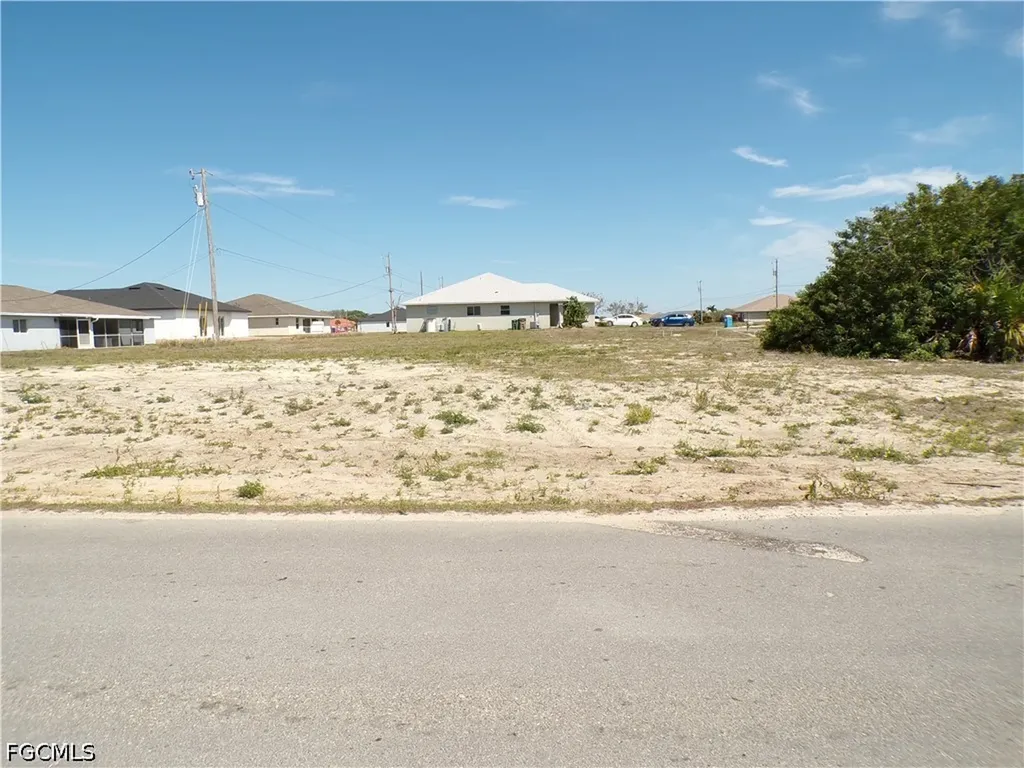 821 NE 15th Lane Cape Coral FL 33909