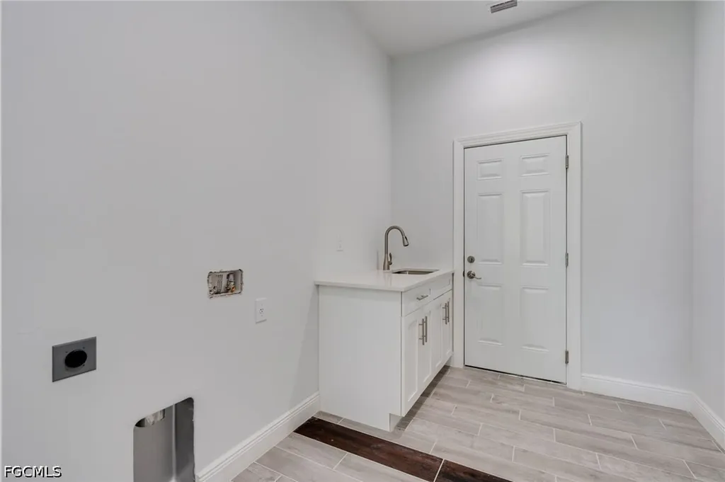 2101 NW 8th Terrace Cape Coral FL 33993