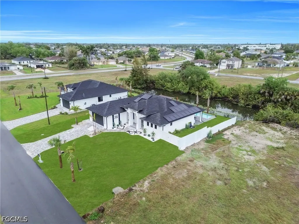 1913 NE 34th Terrace Cape Coral FL 33909