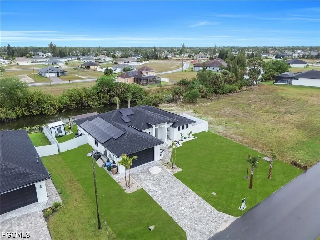 1913 NE 34th Terrace Cape Coral FL 33909