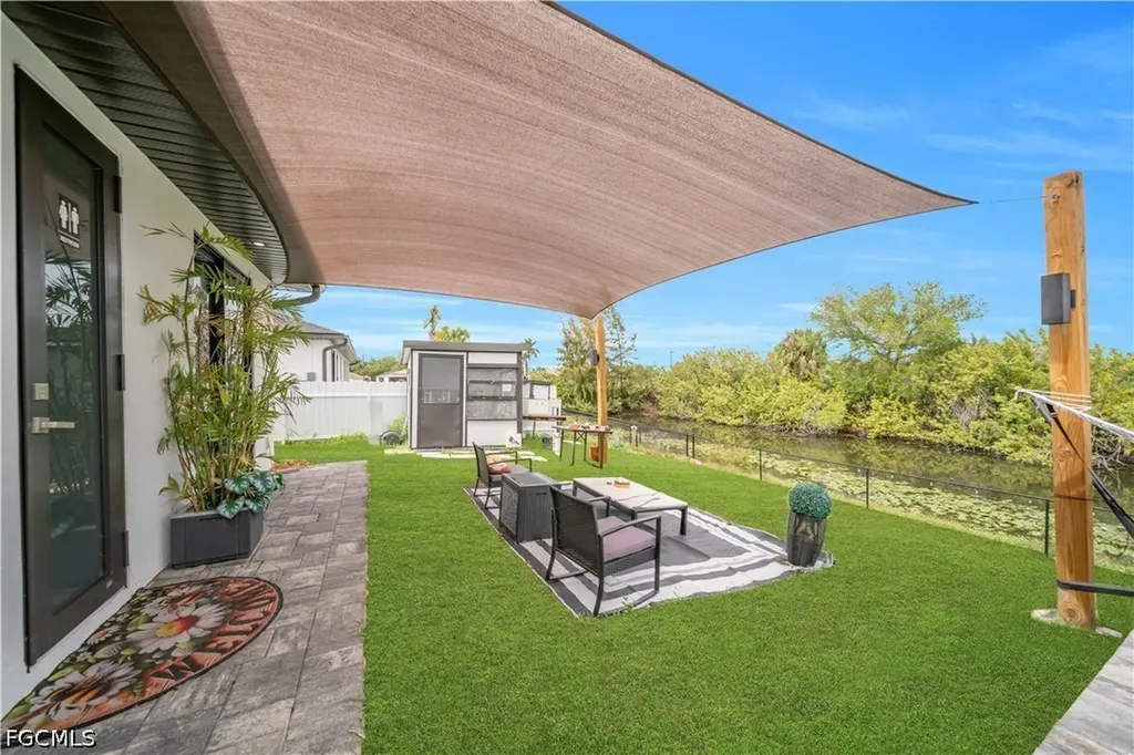 1913 NE 34th Terrace Cape Coral FL 33909