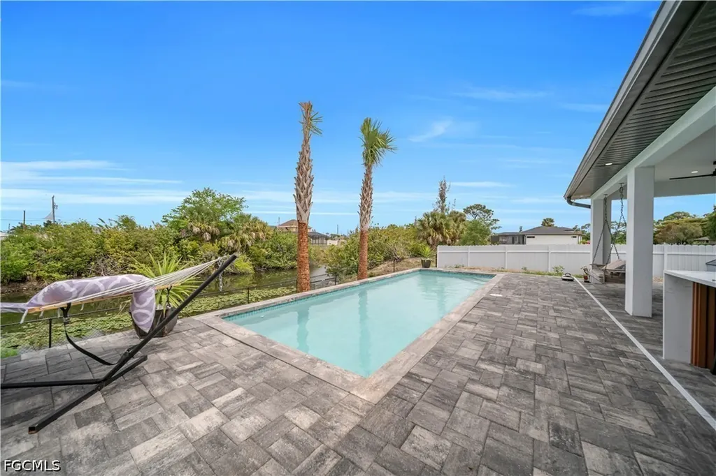 1913 NE 34th Terrace Cape Coral FL 33909