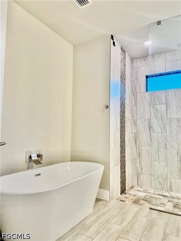 2512 NW 4th Street Cape Coral FL 33993
