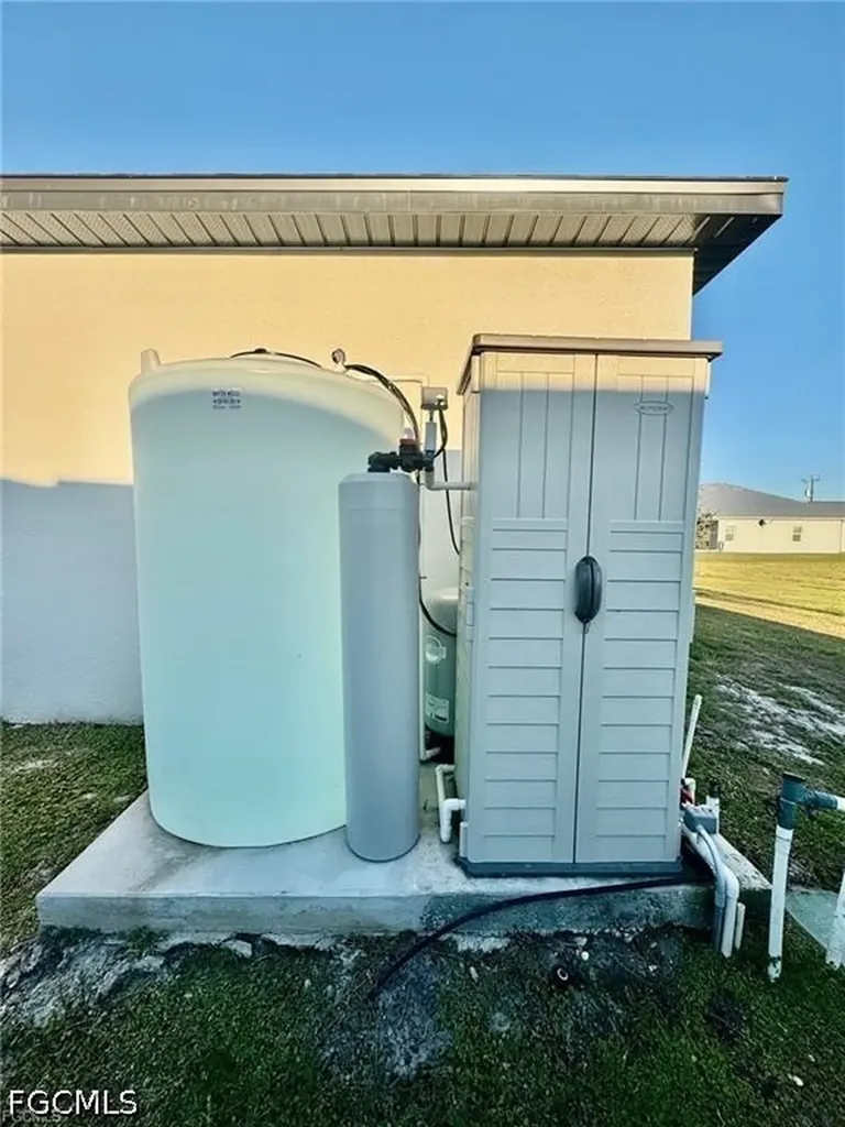 2512 NW 4th Street Cape Coral FL 33993