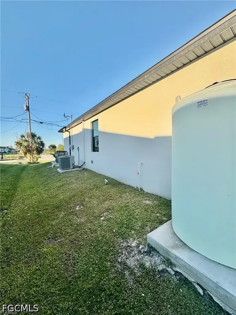 2512 NW 4th Street Cape Coral FL 33993