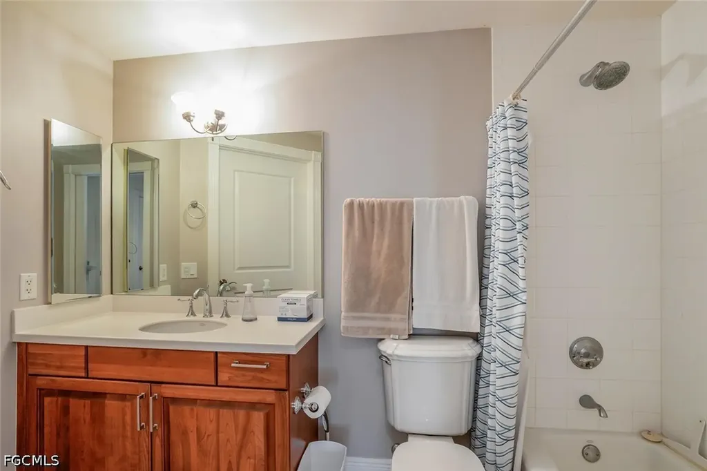 6081 Silver King Boulevard Cape Coral FL 33914