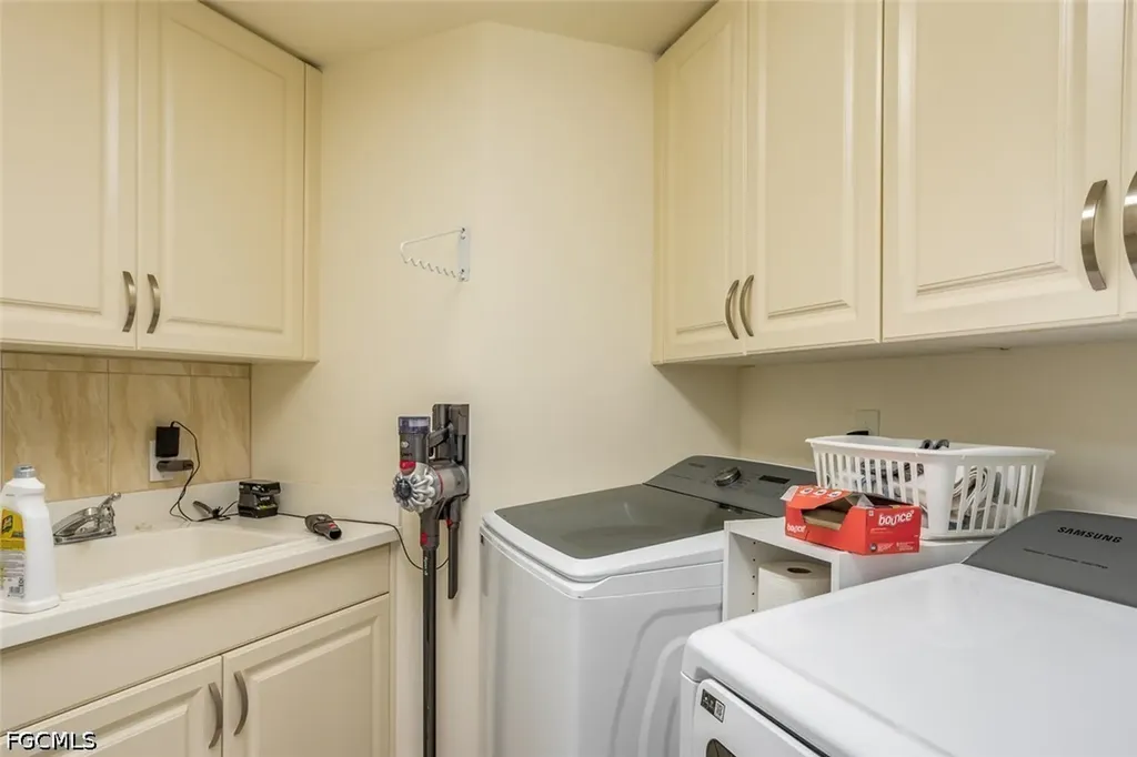 6081 Silver King Boulevard Cape Coral FL 33914