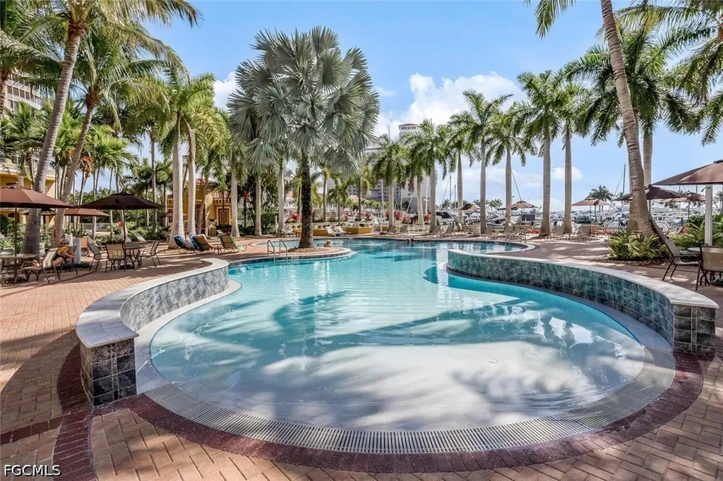 6081 Silver King Boulevard Cape Coral FL 33914