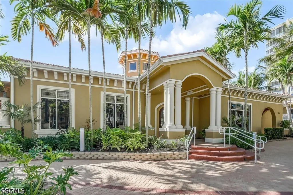 6081 Silver King Boulevard Cape Coral FL 33914