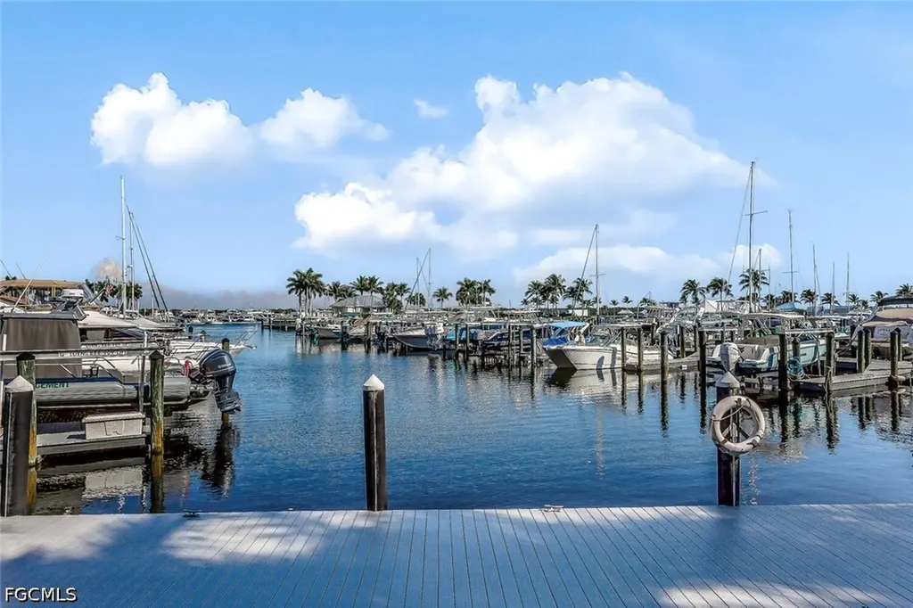 6081 Silver King Boulevard Cape Coral FL 33914