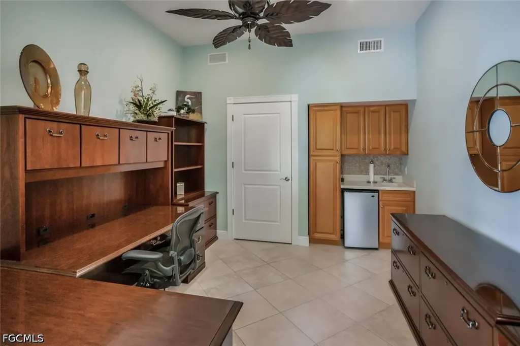 6081 Silver King Boulevard Cape Coral FL 33914