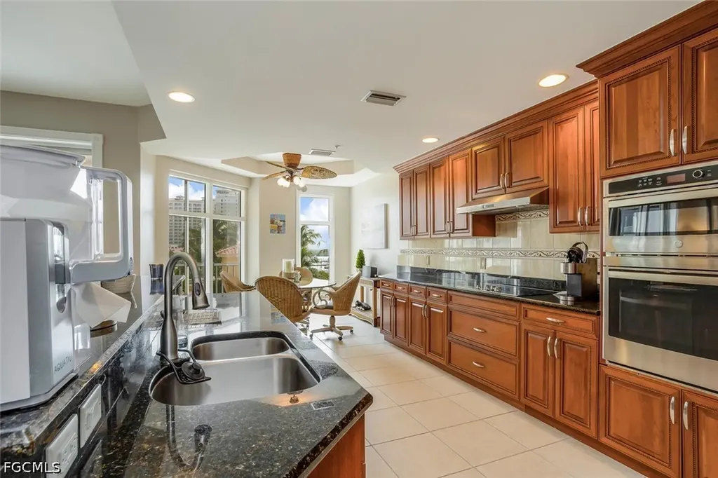 6081 Silver King Boulevard Cape Coral FL 33914