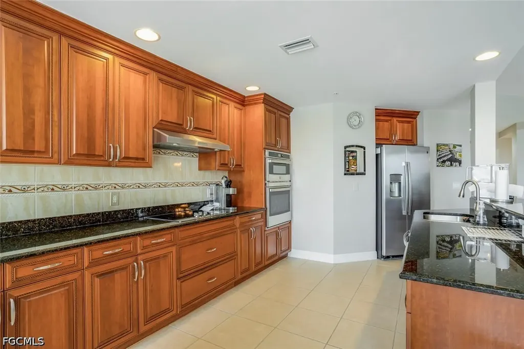 6081 Silver King Boulevard Cape Coral FL 33914