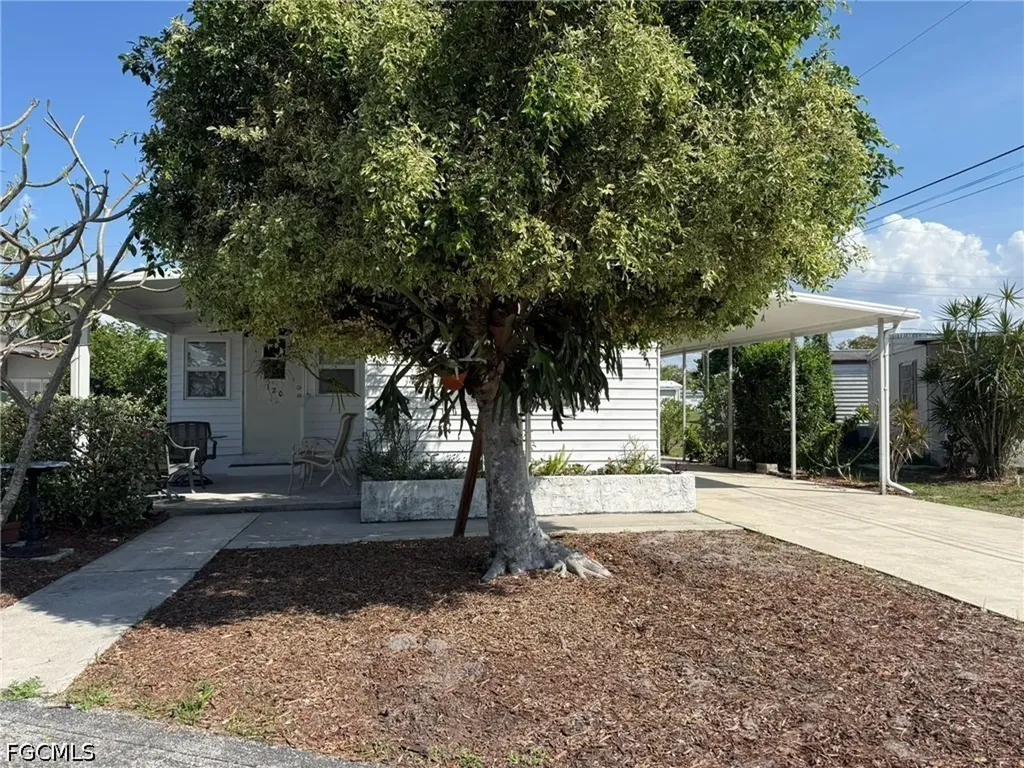 120 Lantern Place North Fort Myers FL 33917