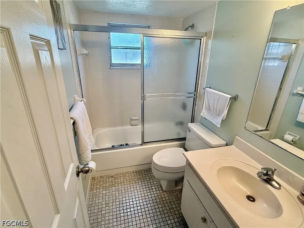 806 SE 46th Street Cape Coral FL 33904