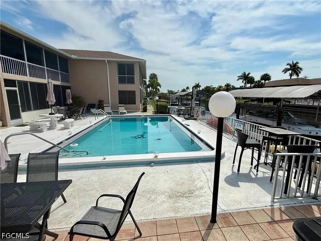 806 SE 46th Street Cape Coral FL 33904