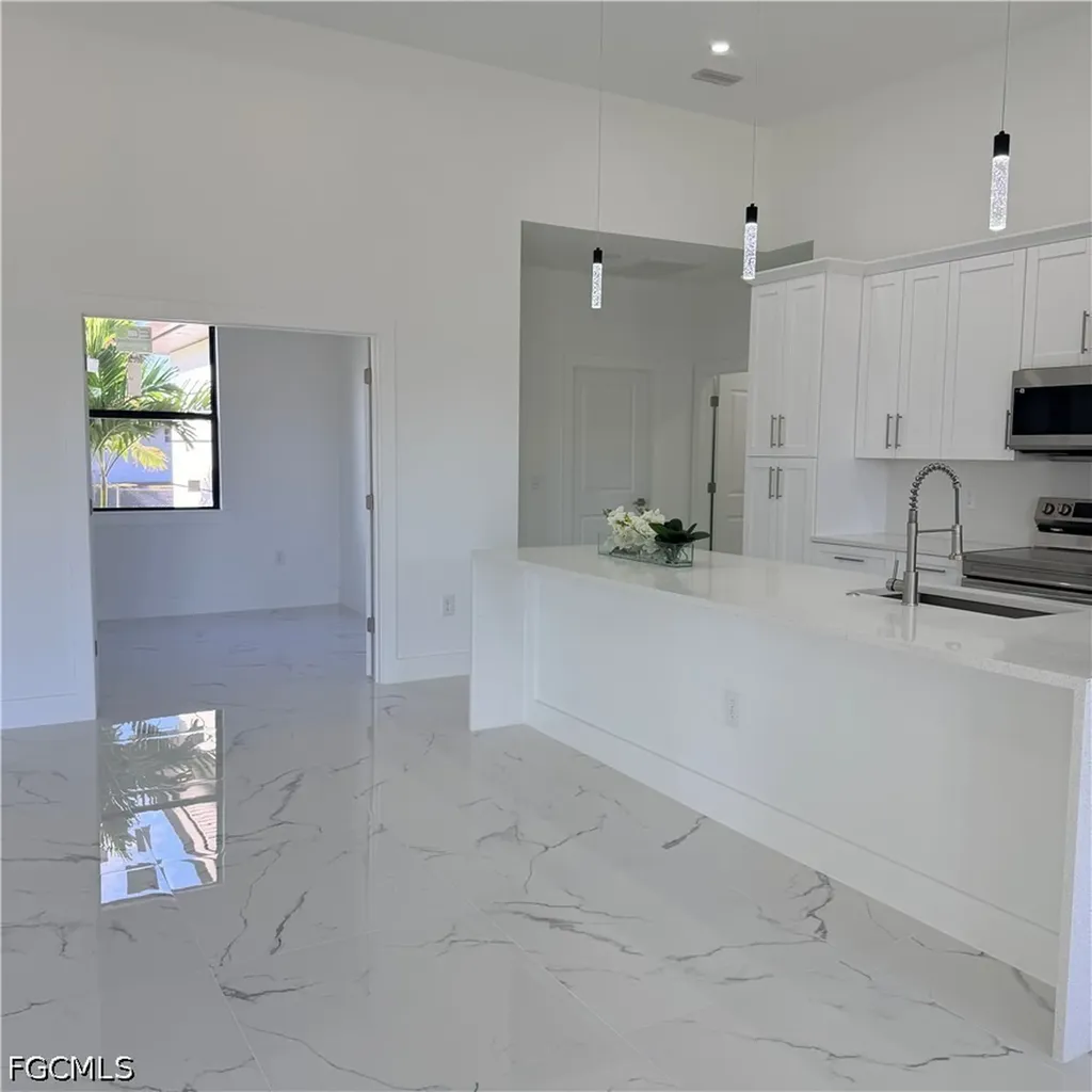 800 E 7th Street Lehigh Acres FL 33972