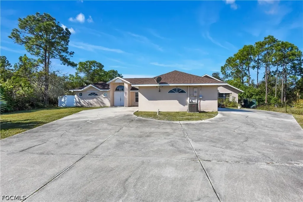 521 Grant Avenue Lehigh Acres FL 33972