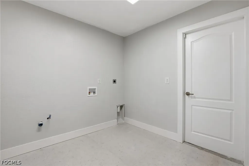 627 SW 56th Street Cape Coral FL 33914