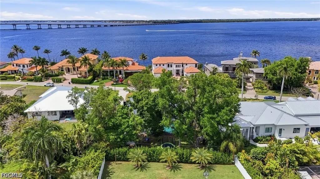 3931 W Riverside Drive Fort Myers FL 33901
