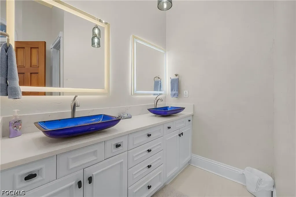 1526 Hermitage Lane Cape Coral FL 33914