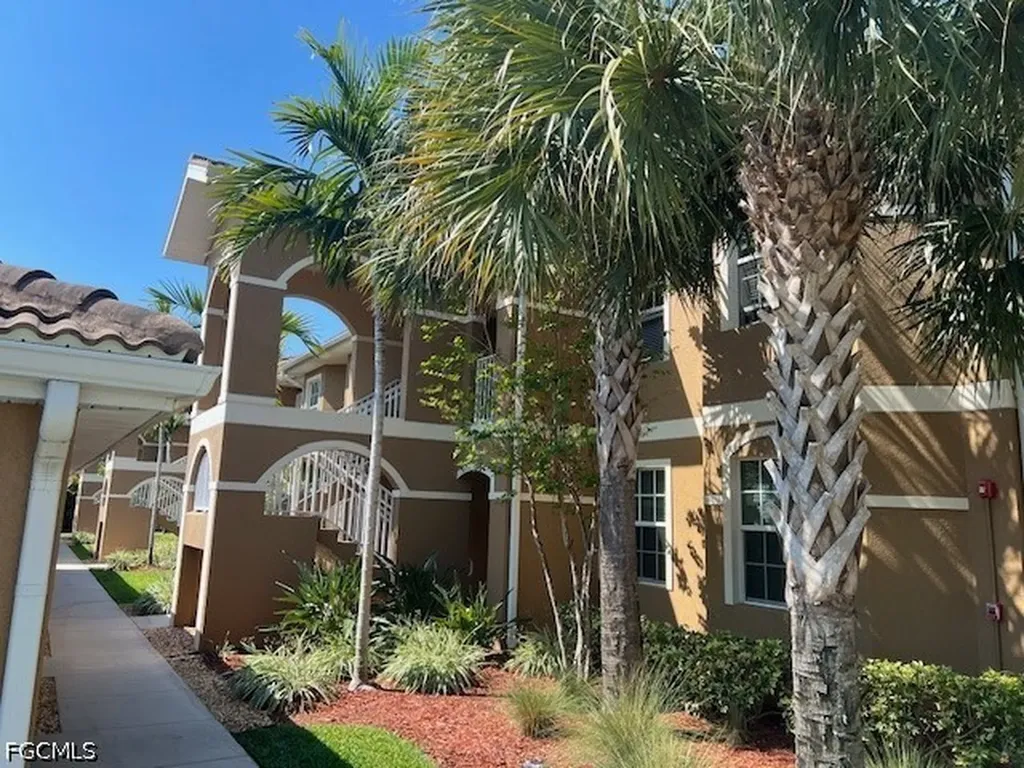 1057 Winding Pines Circle Cape Coral FL 33909