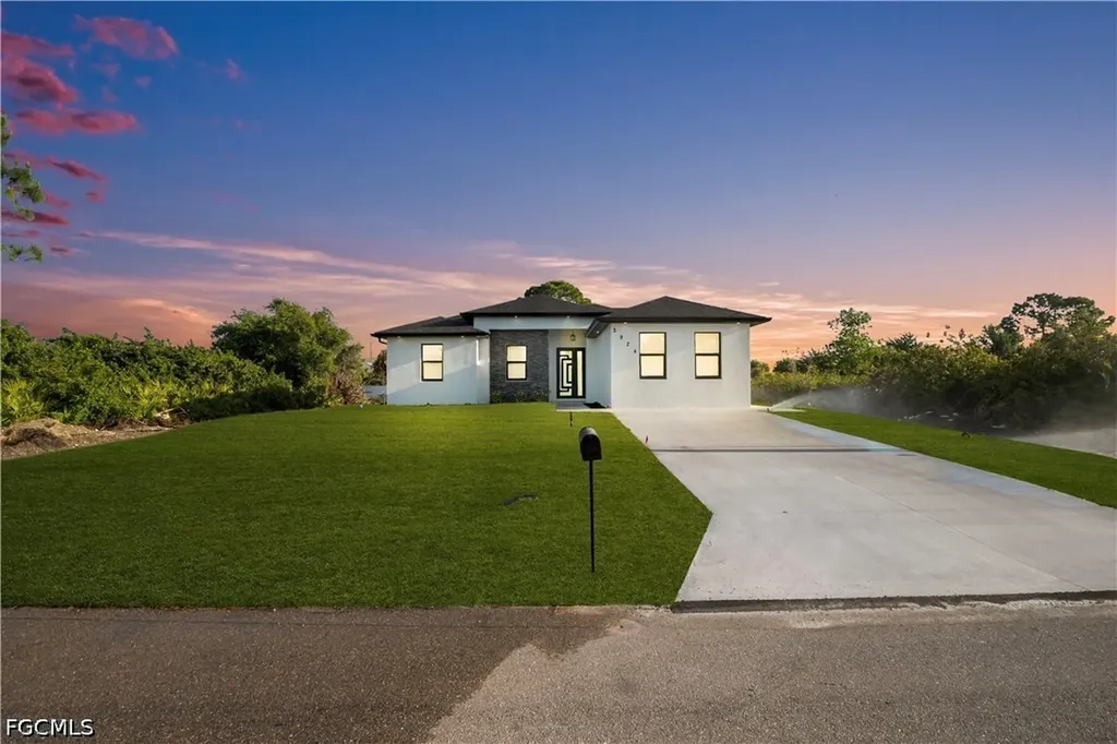 2924 5th Street SW Lehigh Acres FL 33976