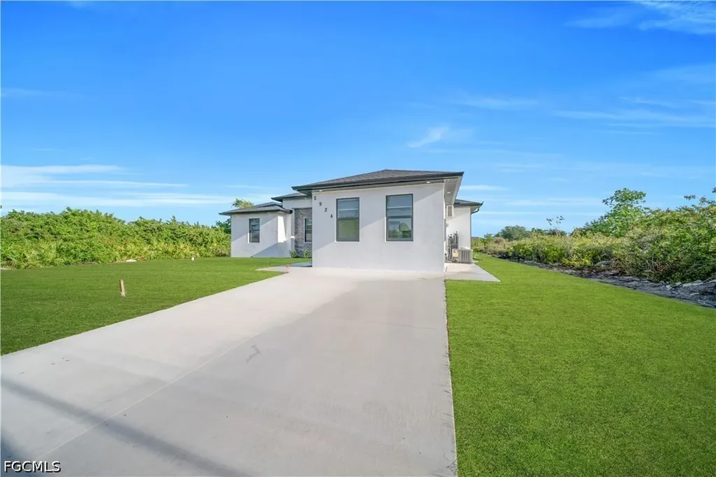 2924 5th Street SW Lehigh Acres FL 33976