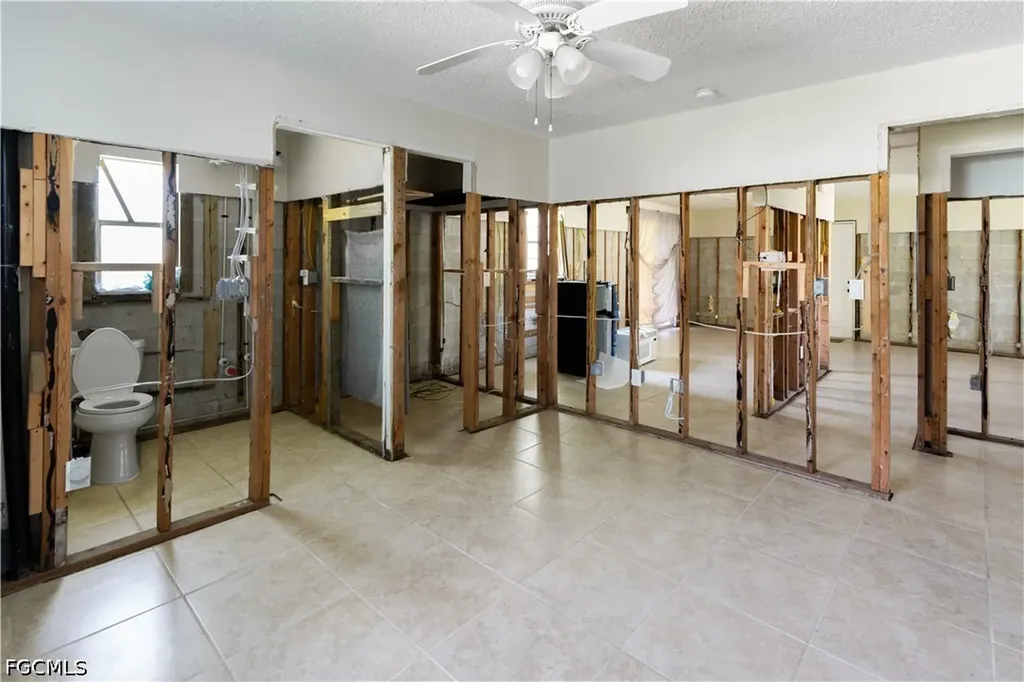 317 Montgomery Avenue Fort Myers FL 33905