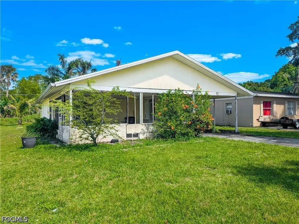 317 Montgomery Avenue Fort Myers FL 33905