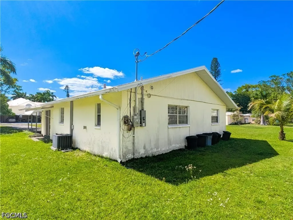 317 Montgomery Avenue Fort Myers FL 33905