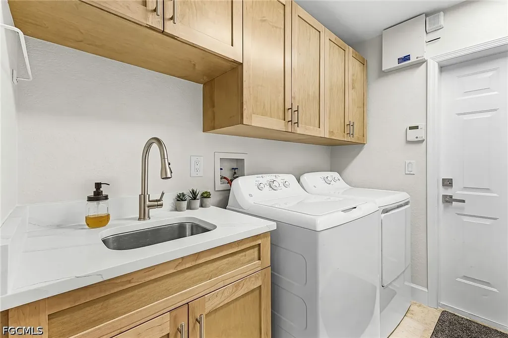 2207 SW 52nd Street Cape Coral FL 33914