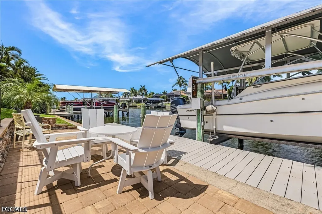 2207 SW 52nd Street Cape Coral FL 33914