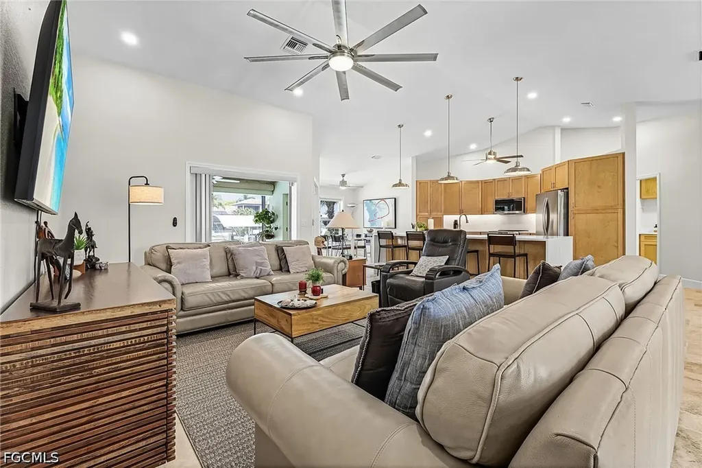 2207 SW 52nd Street Cape Coral FL 33914