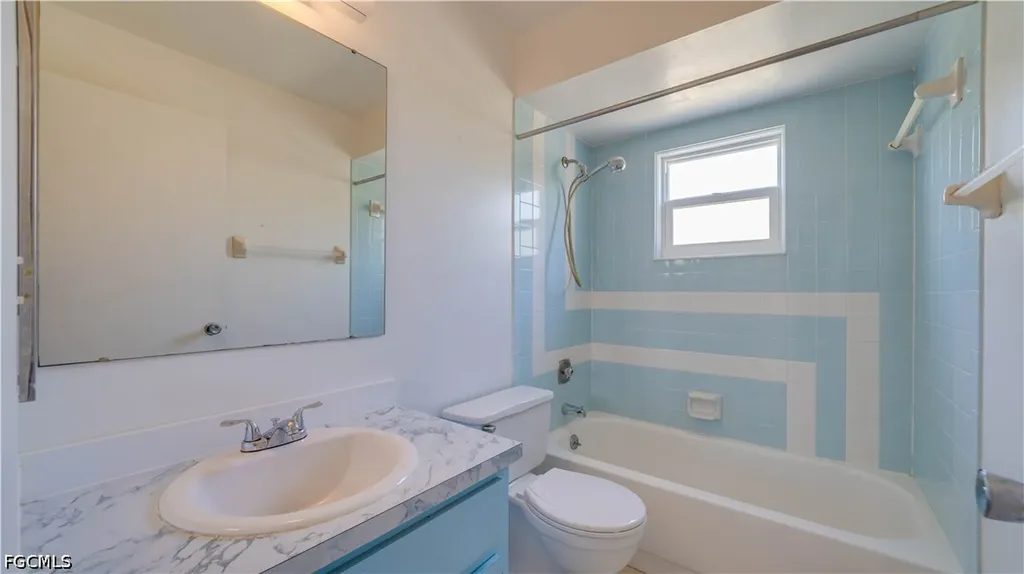19 NE 20th Place Cape Coral FL 33909