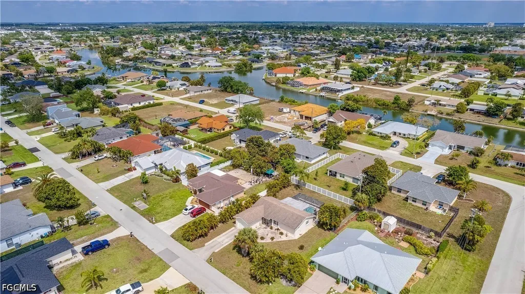 19 NE 20th Place Cape Coral FL 33909