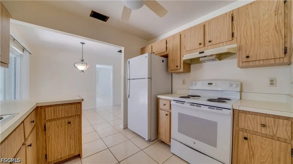19 NE 20th Place Cape Coral FL 33909