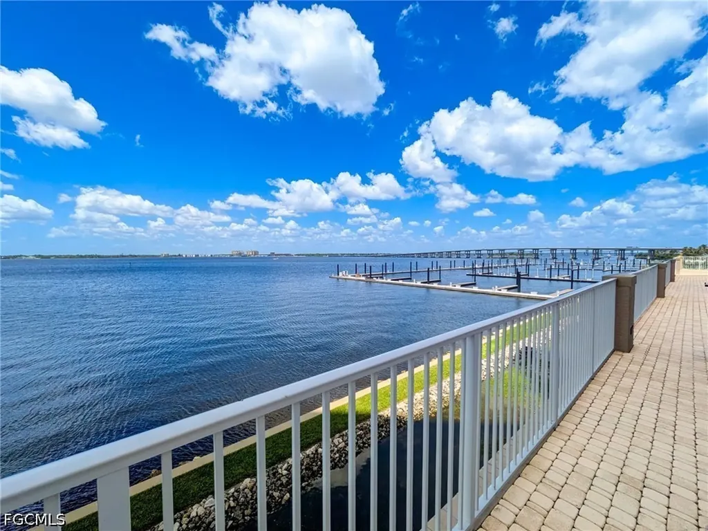 2080 W 1st Street Fort Myers FL 33901