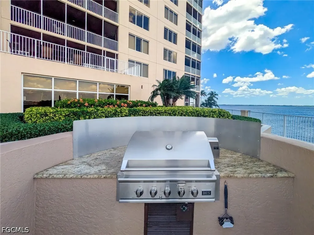 2080 W 1st Street Fort Myers FL 33901