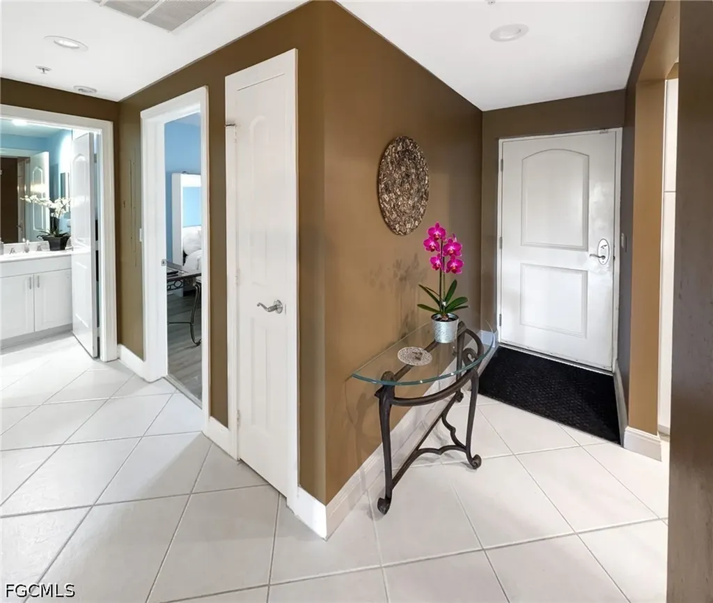 2080 W 1st Street Fort Myers FL 33901